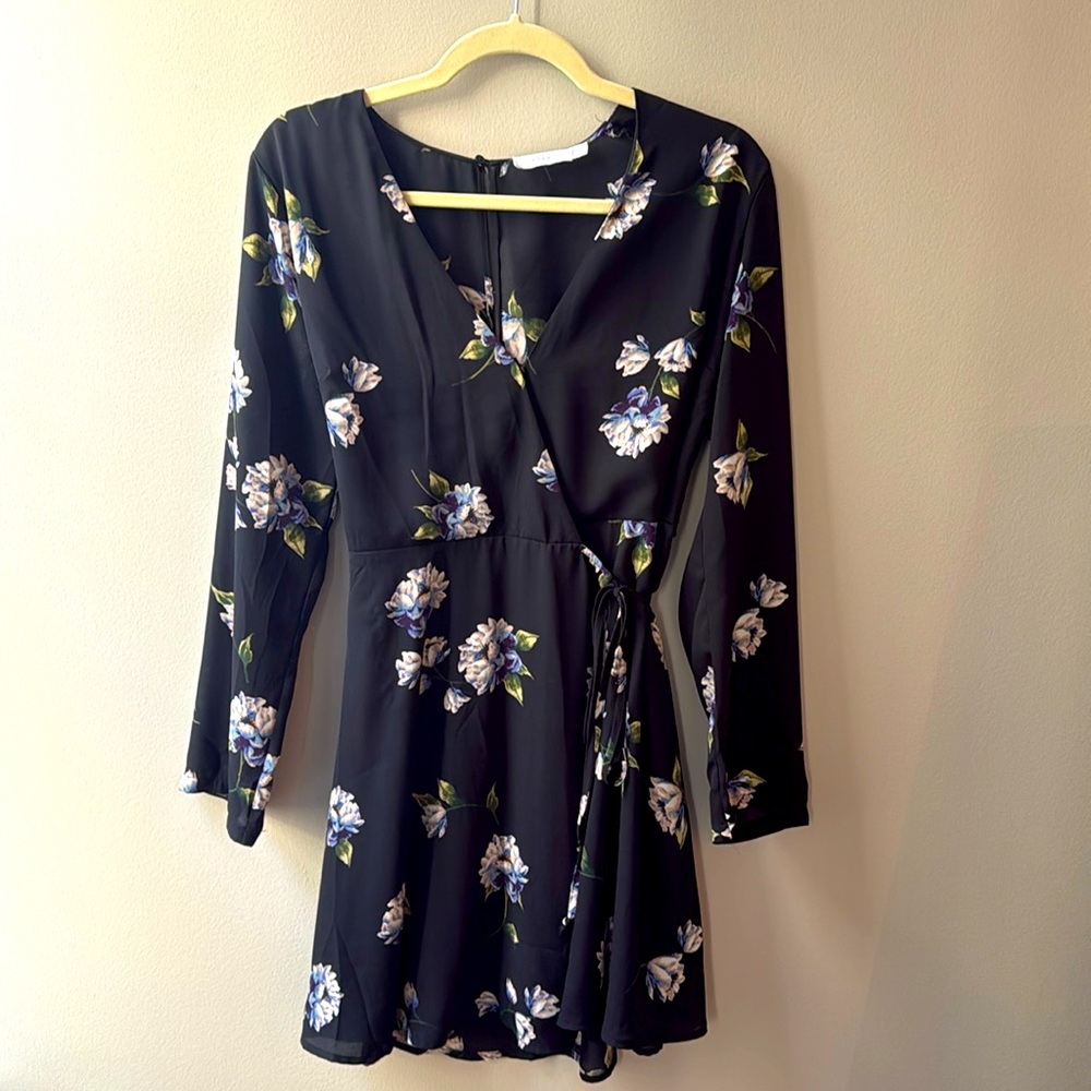 LUSH Mini long sleeve wrap dress - black floral